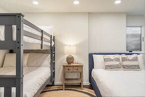 Explorer by Avantstay Close to Slopes Game Room Guest Suite