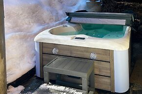 Explorer by Avantstay Close to Slopes Game Room Guest Suite