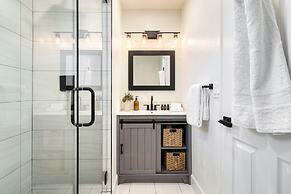 Explorer by Avantstay Close to Slopes Game Room Guest Suite