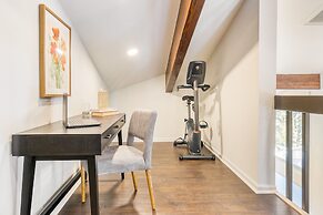 Explorer by Avantstay Close to Slopes Game Room Guest Suite