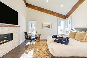 Explorer by Avantstay Close to Slopes Game Room Guest Suite