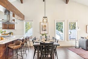 Explorer by Avantstay Close to Slopes Game Room Guest Suite