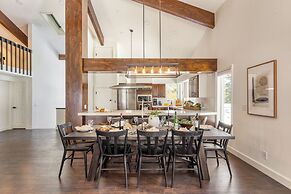 Explorer by Avantstay Close to Slopes Game Room Guest Suite