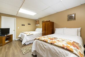 Ash Vale by Avantstay Spacious Deck w Views Ping Pong Table