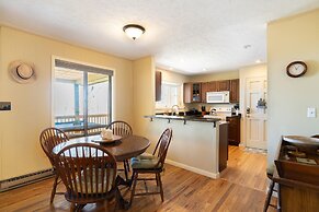 Ash Vale by Avantstay Spacious Deck w Views Ping Pong Table