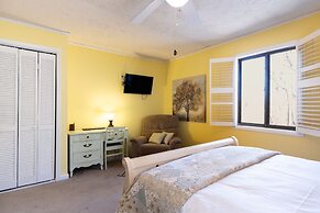 Ash Vale by Avantstay Spacious Deck w Views Ping Pong Table