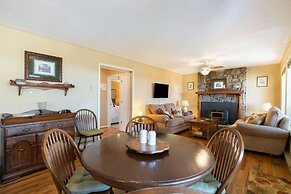 Ash Vale by Avantstay Spacious Deck w Views Ping Pong Table