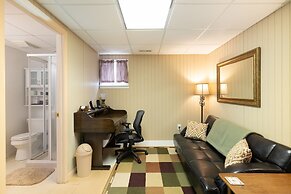 Ash Vale by Avantstay Spacious Deck w Views Ping Pong Table