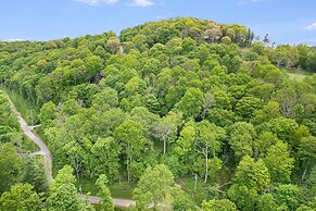 Ash Vale by Avantstay Spacious Deck w Views Ping Pong Table