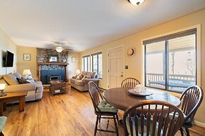 Ash Vale by Avantstay Spacious Deck w Views Ping Pong Table