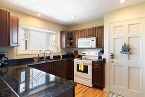 Ash Vale by Avantstay Spacious Deck w Views Ping Pong Table