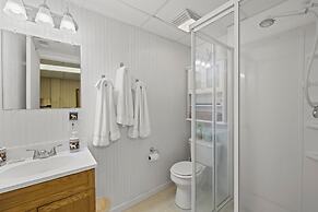 Ash Vale by Avantstay Spacious Deck w Views Ping Pong Table