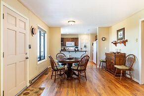 Ash Vale by Avantstay Spacious Deck w Views Ping Pong Table