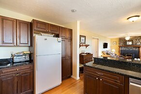 Ash Vale by Avantstay Spacious Deck w Views Ping Pong Table