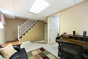 Ash Vale by Avantstay Spacious Deck w Views Ping Pong Table