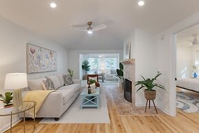 Conch Cottage by Avantstay Walk to Beach Deck Fireplace Outdoor Dining