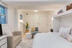 Conch Cottage by Avantstay Walk to Beach Deck Fireplace Outdoor Dining