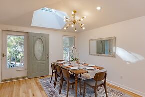 Conch Cottage by Avantstay Walk to Beach Deck Fireplace Outdoor Dining