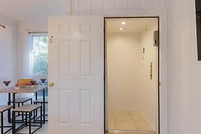 Conch Cottage by Avantstay Walk to Beach Deck Fireplace Outdoor Dining