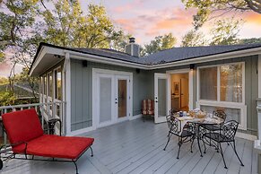 Conch Cottage by Avantstay Walk to Beach Deck Fireplace Outdoor Dining