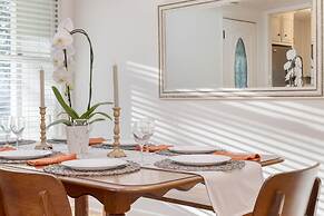 Conch Cottage by Avantstay Walk to Beach Deck Fireplace Outdoor Dining