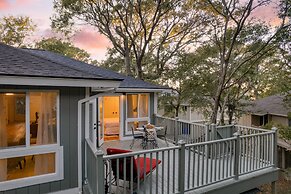 Conch Cottage by Avantstay Walk to Beach Deck Fireplace Outdoor Dining