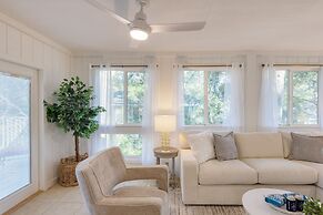 Conch Cottage by Avantstay Walk to Beach Deck Fireplace Outdoor Dining