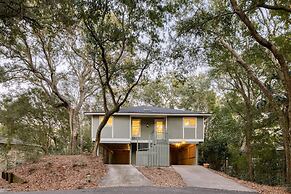 Conch Cottage by Avantstay Walk to Beach Deck Fireplace Outdoor Dining