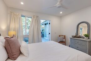 Conch Cottage by Avantstay Walk to Beach Deck Fireplace Outdoor Dining