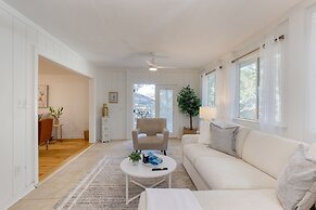 Conch Cottage by Avantstay Walk to Beach Deck Fireplace Outdoor Dining