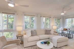 Conch Cottage by Avantstay Walk to Beach Deck Fireplace Outdoor Dining