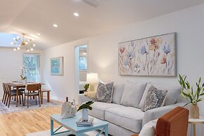 Conch Cottage by Avantstay Walk to Beach Deck Fireplace Outdoor Dining