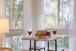 Conch Cottage by Avantstay Walk to Beach Deck Fireplace Outdoor Dining