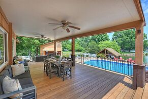 Stay Awhile by Avantstay Lakefront Pool Dock