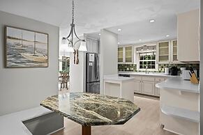 Stay Awhile by Avantstay Lakefront Pool Dock