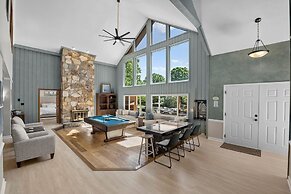 Stay Awhile by Avantstay Lakefront Pool Dock