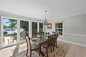 Stay Awhile by Avantstay Lakefront Pool Dock