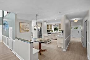 Stay Awhile by Avantstay Lakefront Pool Dock