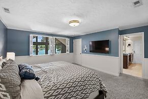 Stay Awhile by Avantstay Lakefront Pool Dock