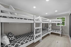 Stay Awhile by Avantstay Lakefront Pool Dock