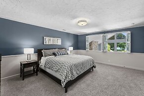 Stay Awhile by Avantstay Lakefront Pool Dock