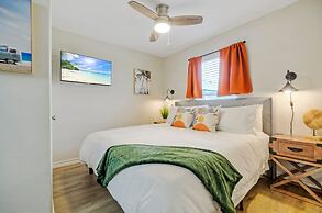 Surf-n-dipity by Avantstay Covered Patio Lounge w Firepit