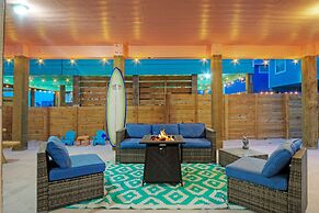 Surf-n-dipity by Avantstay Covered Patio Lounge w Firepit