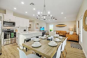 Surf-n-dipity by Avantstay Covered Patio Lounge w Firepit