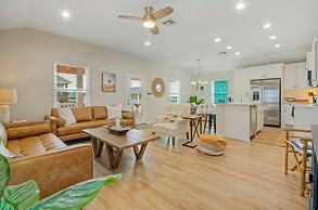 Surf-n-dipity by Avantstay Covered Patio Lounge w Firepit