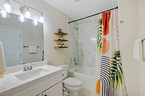 Surf-n-dipity by Avantstay Covered Patio Lounge w Firepit