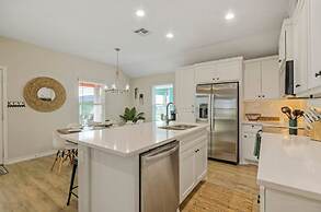 Surf-n-dipity by Avantstay Covered Patio Lounge w Firepit