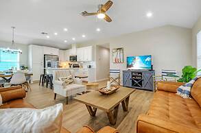 Surf-n-dipity by Avantstay Covered Patio Lounge w Firepit