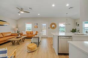 Surf-n-dipity by Avantstay Covered Patio Lounge w Firepit