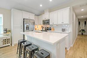 Surf-n-dipity by Avantstay Covered Patio Lounge w Firepit